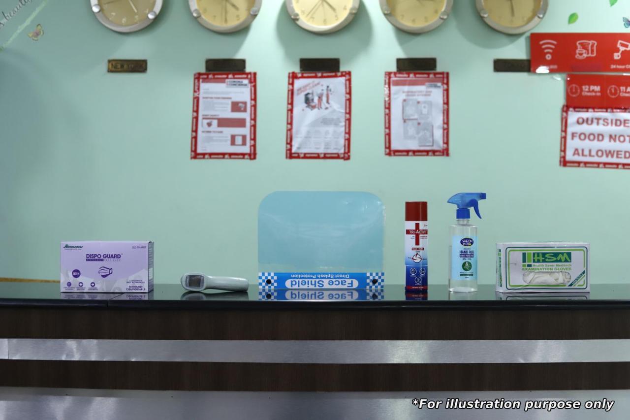 Oyo 82100 Golden Residency Нойда Екстер'єр фото
